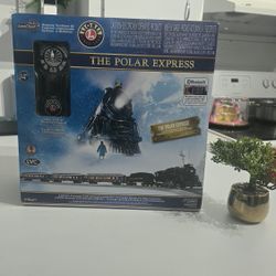 Lionel Train Set  Polar Express Lion Shief  