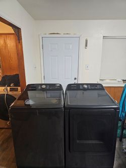 BLACK STAINLESS STEEL SAMSUNG WASHER AND DRYER SET BOTH ELECTRIC XL CAPACITY 5.3 CU CLEAN AND DESINFECTED DELIVERY AVAILABLE FOR EXTRA FEE