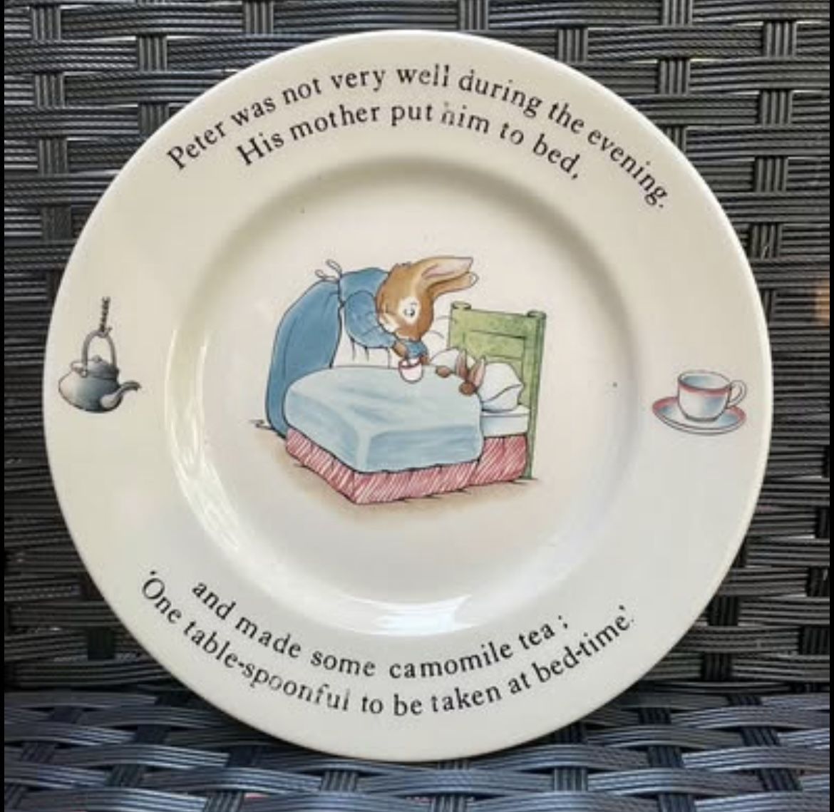 Wedgwood of Etruria Peter Rabbit England Beatrix Potter Child's Bread Plate 7"