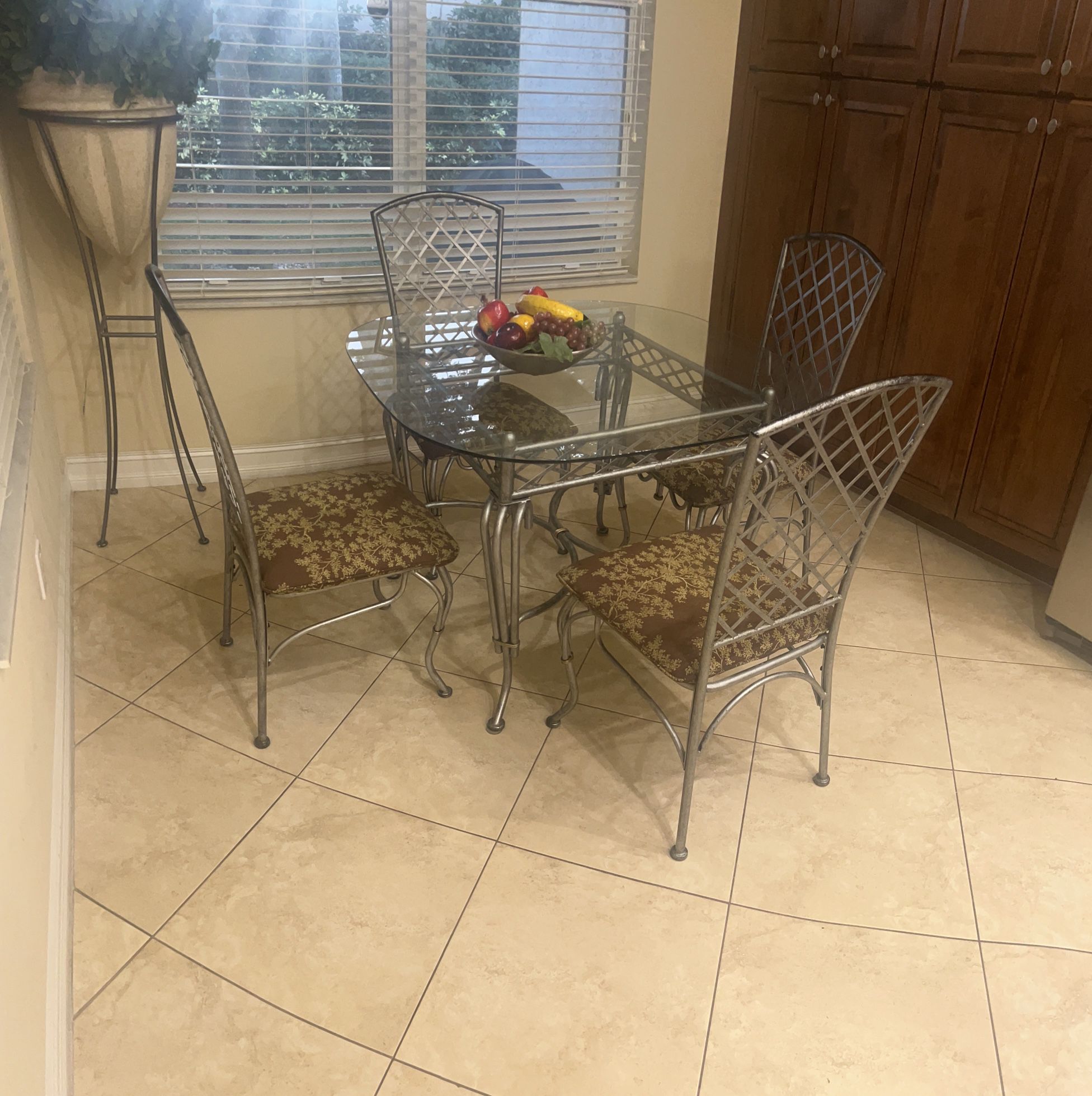 Kitchen Table And four Chairs