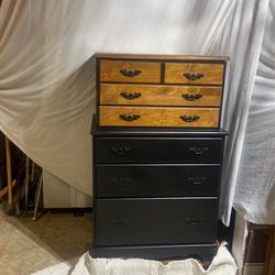 6 Drawer Dresser. Antique Black & Wood Grain