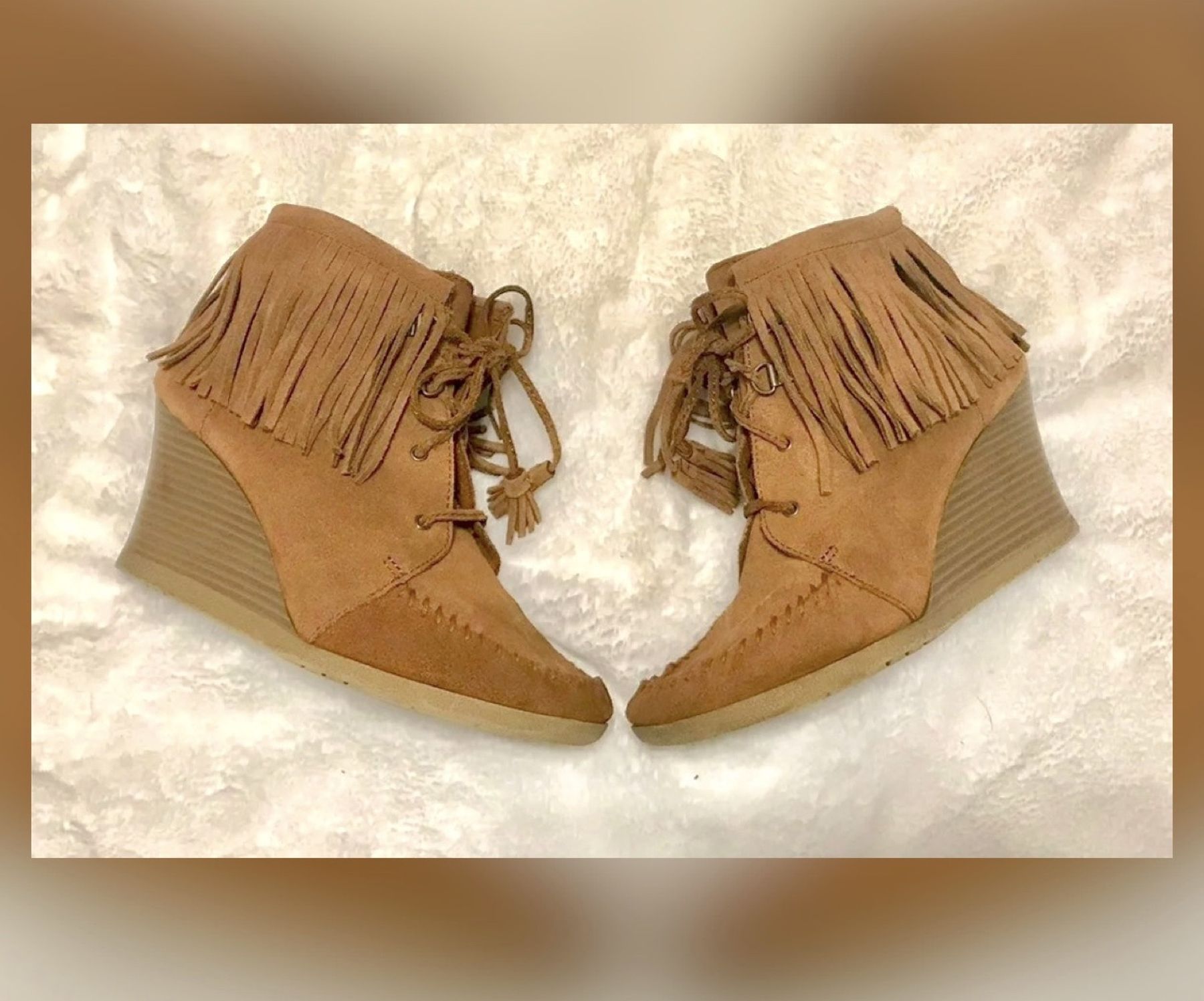 Minnetonka suede fringe booties size 7.5