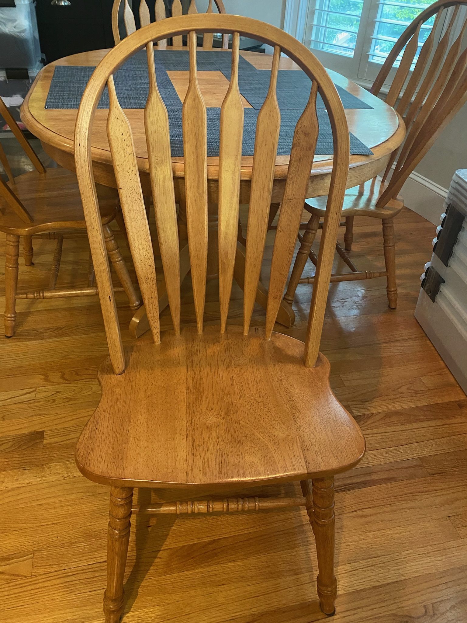 Amesbury Dining Room Table And Chairs