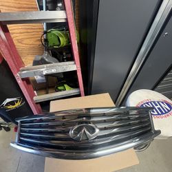 2013 Infiniti G37 Grille