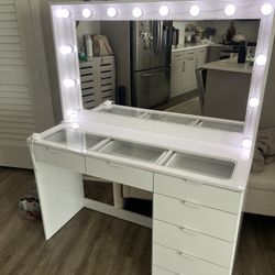 Vanity - Gloss White w/LED lights and Bulbs