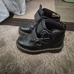 Dr. Martens DEVON HEART LEATHER PLATFORM BOOTS Black Size 6