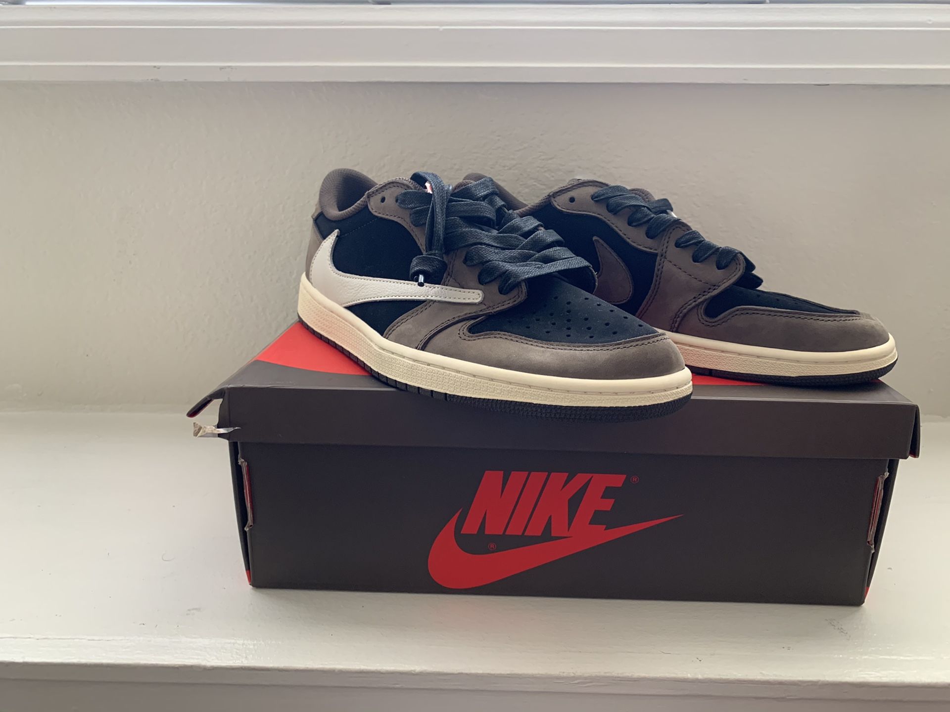 Travis Scott low 1s size 10