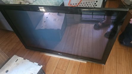 Beautiful, nice TV Brad new. The only thing is missing the remote control