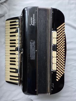 Vintage Soprani Ampliphonic Lido Accordion