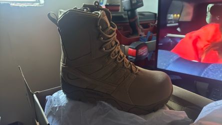 MOAB BOOTS  side zipper pick up only