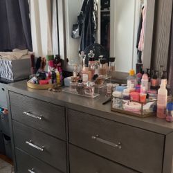 Dresser With vanity mirror
