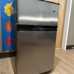 Igloo 2-door Mini Fridge
