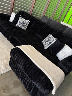 Oversized Ashley furniture sectional sofa couch (Delivery AVAILABLE)