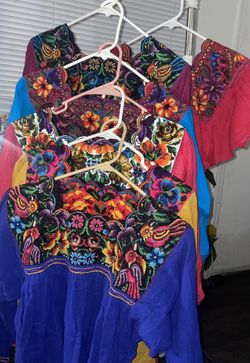 Blusa Bordada Nuevas $25 Each