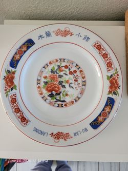 9" Porcelain Plate resembling traditional Imari - style design.