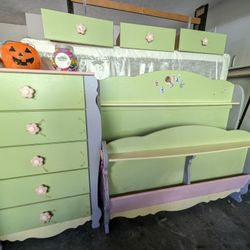 10 Piece Girl Bedroom Set/  Desk And Hutch 