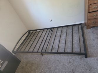 Twin bedframe with a twin mattress