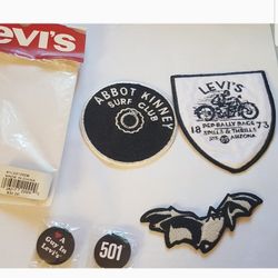 New Levi's Iron On Patches And 2 Pins