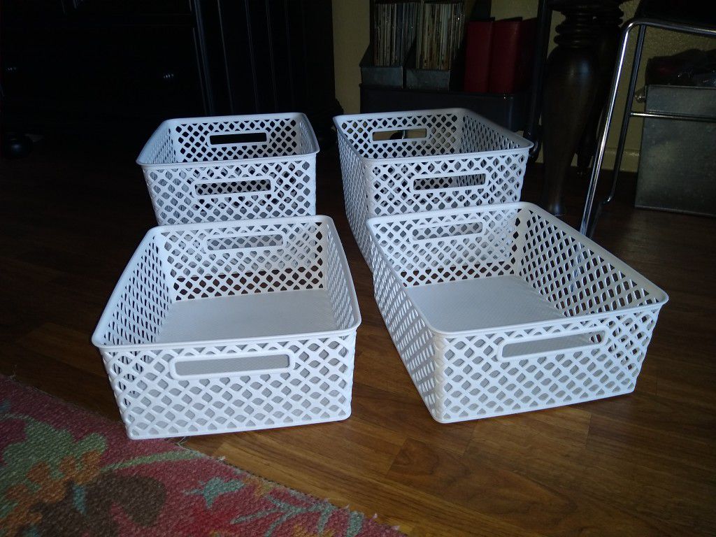 4 perfect white organizer baskets