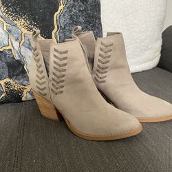Womens / JR Ankle Boots Size 6