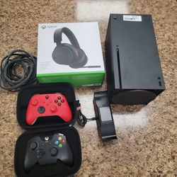 Xbox series X  bundle w 2 controllers headset and charging dock
