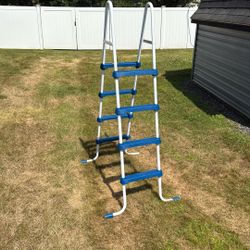 42” Pool Ladder