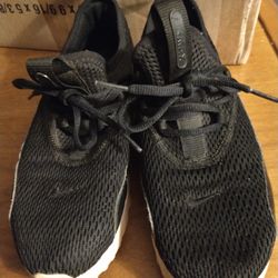 Nike Air black boys athletic shoes size 3Y