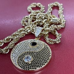 14k premium 5x gold plated Ying Yang pendant and Cuban necklace ✅✅✅