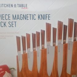 Kitchen and table magnetic knife cutlery set