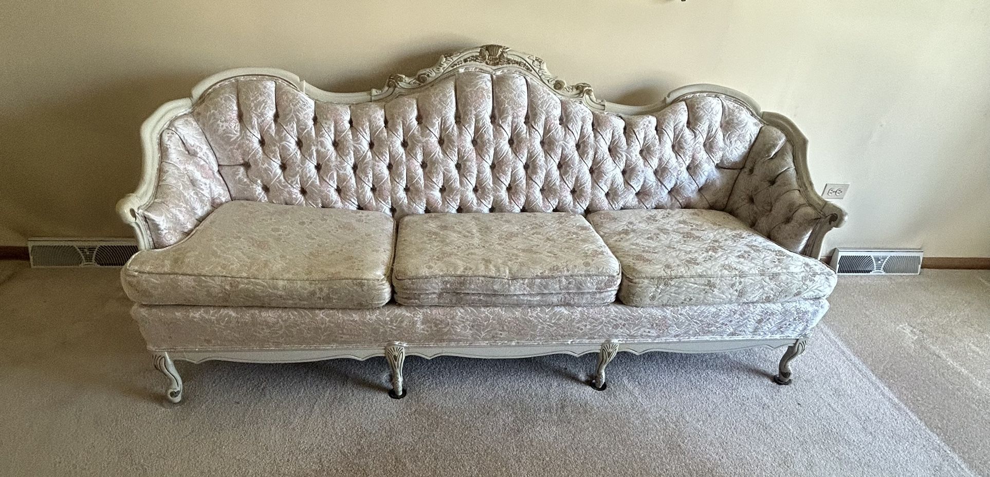 Antique French Provincial style couch MAKE AN OFFER-LAST CHANCE
