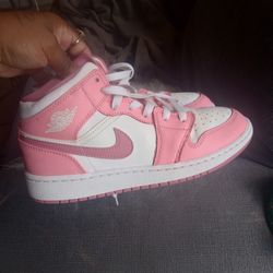 Size 5.5y Like New Worn 2x $ 50