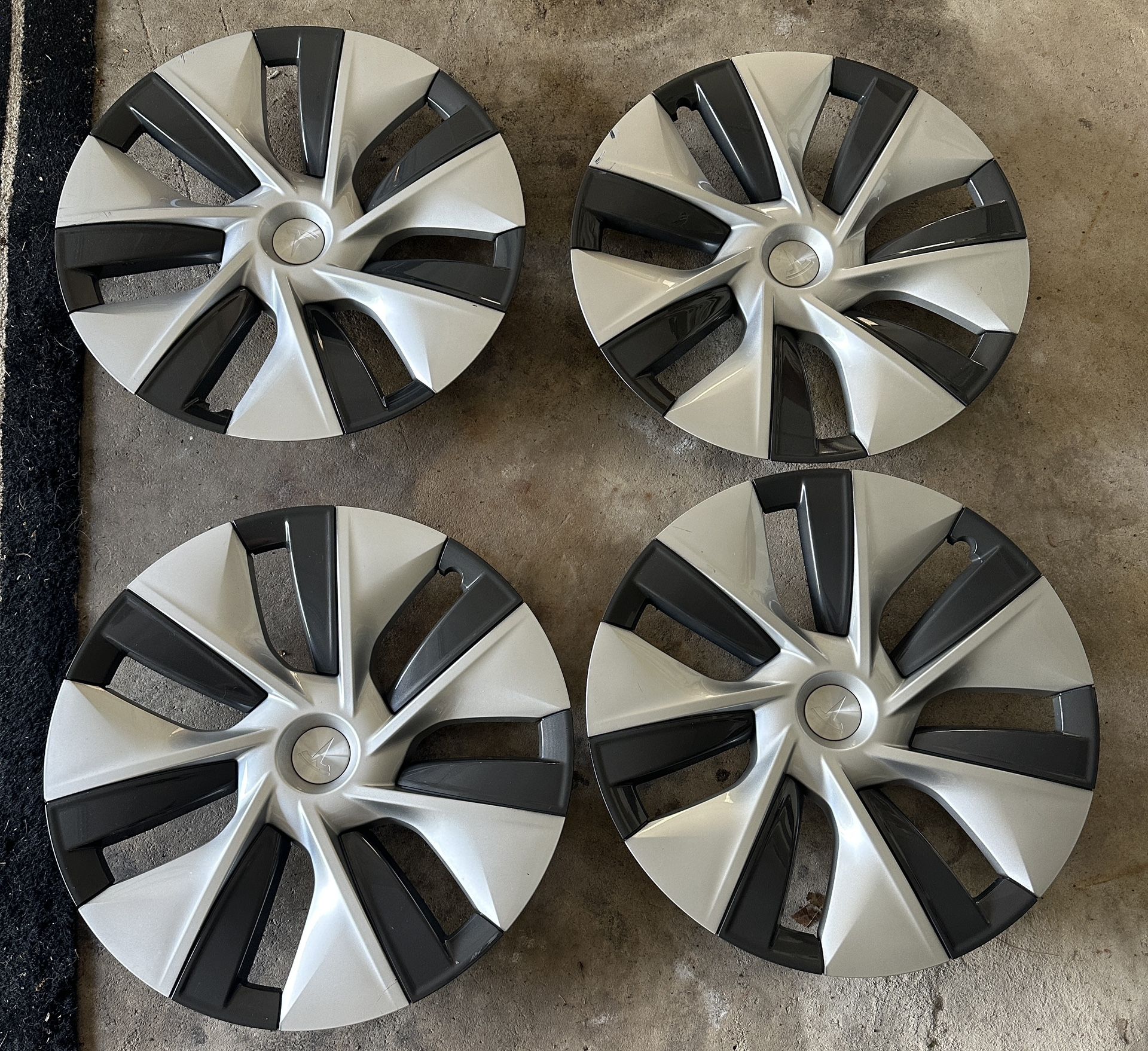 Tesla Model Y. 20-24 Mats And Wheel Covers