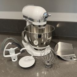 Like New KitchenAid Artisan Mini 3.5 Quart Tilt Head Stand Mixer