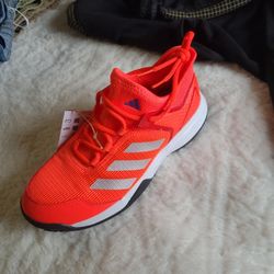 Tennis shoes editors size five and 5 In half 