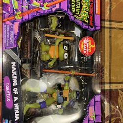 Teenage Mutant Ninja Turtles: Mutant Mayhem Making of a Ninja Donatello Action Figure 3-Pack
