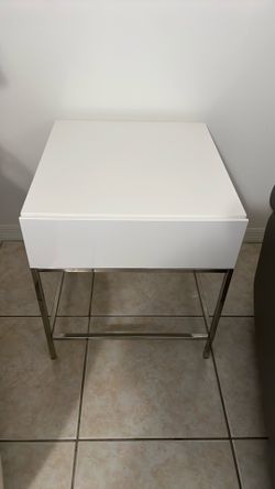 White Side Living room table