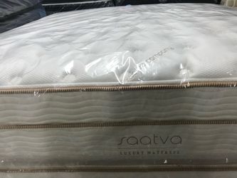 Queen size Eurotop mattress Saatva $499.