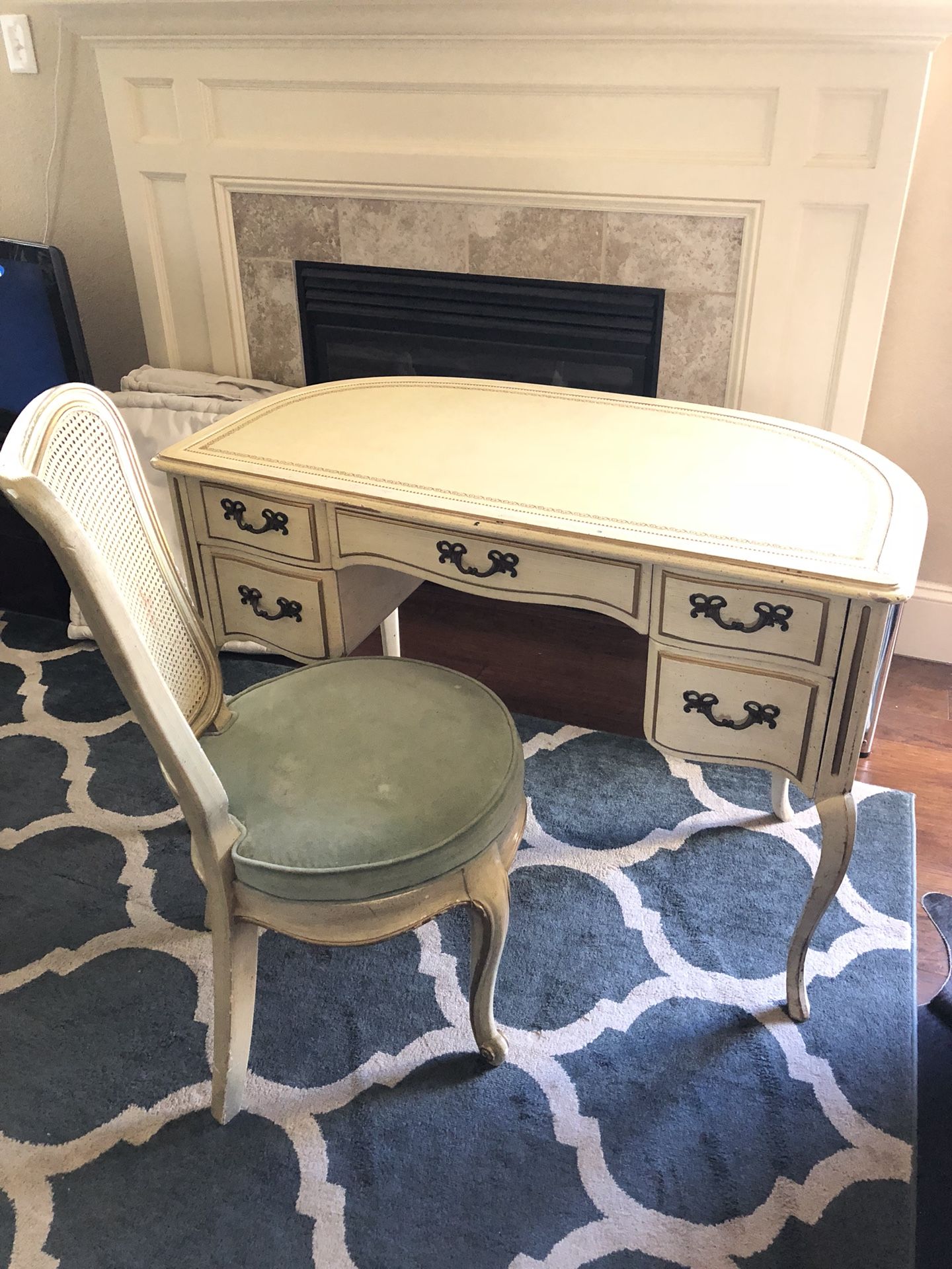 Sligh Lowry! Beautiful Shabby Chic desk and chair