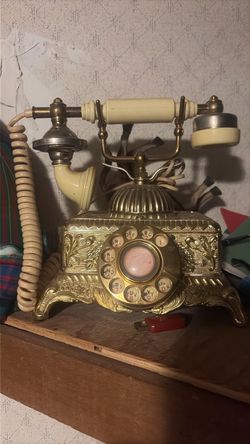 Old rotary phone in great working condition