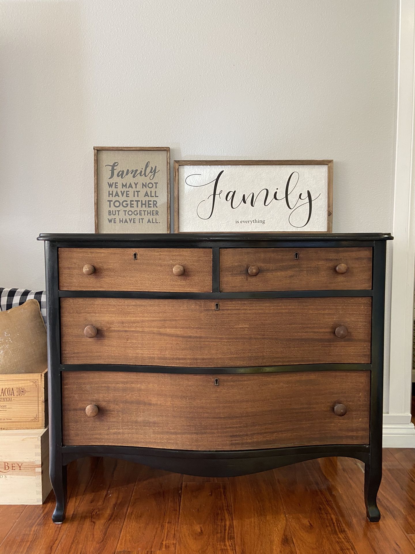 Farmhouse chest of drawers / dresser