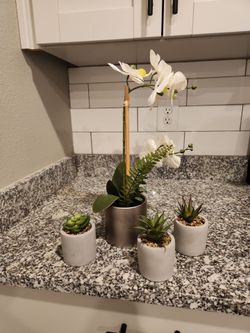 Small artificial plants