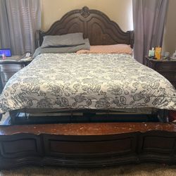  Tempur-Pedic California King Bedroom Set w/ Zero-Gravity Adjustable Base – Full Matching Set