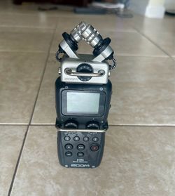 Zoom H5 Handy Recorder Portable Audio Recorder w/ XY Mic Capsule & Hard Case