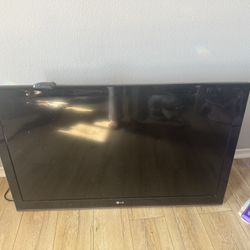 TV 45” With Roku And Wall Stand