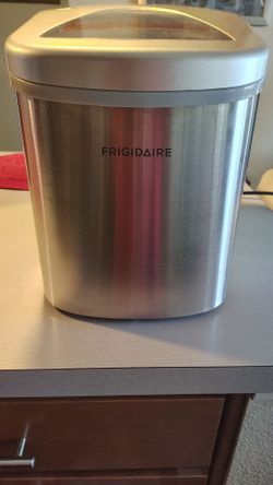 Frigidaire EFIC117-SS Countertop Ice Maker – 26 lbs. Daily Capacity, Stainless Steel