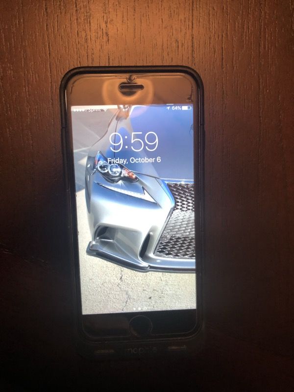 iPhone 6s with Mophie rechargeable case