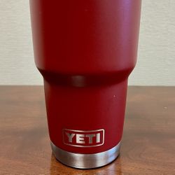 Yeti Tumbler 30 Oz. Burgundy 