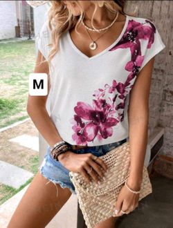 New women’s top size medium