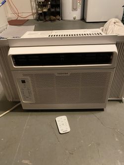 ❄️Toshiba 6000 BTU With Remote, blowing ice cold☃️