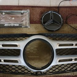 2019 GLS550 front Grill, Brand New LED Black star And AMG Tag Frames